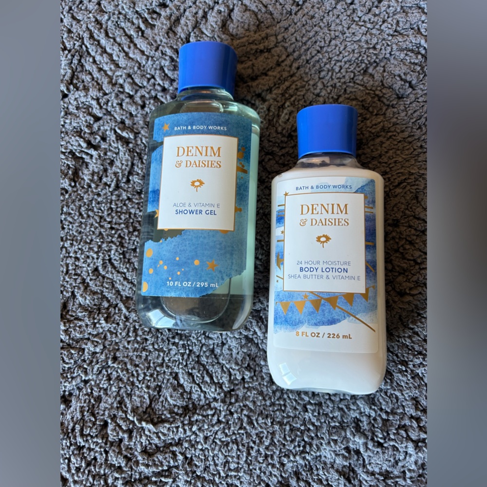 NWT BBW Denim & Daisies Duo